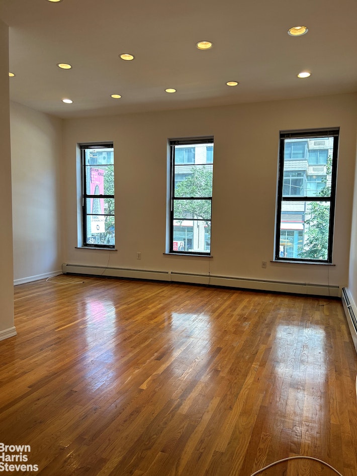 Photo 1 of 805 Sixth Avenue 2, Midtown West, NYC, $4,000, Web #: 22523125