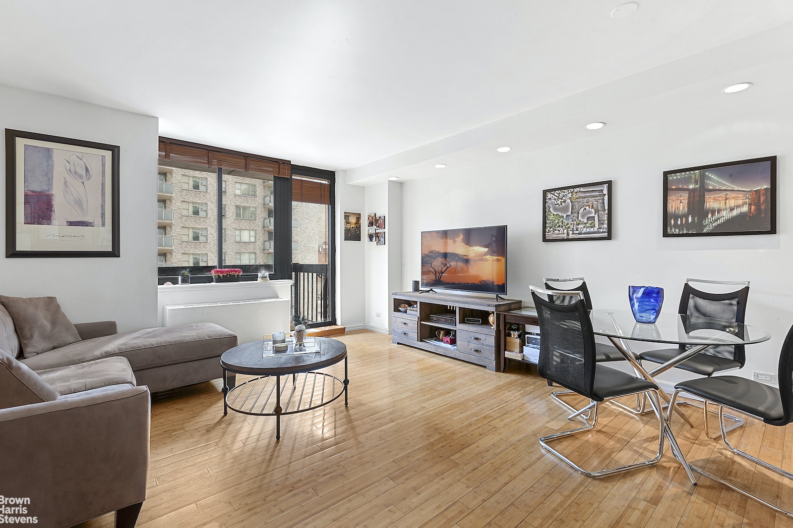 Photo 1 of 250 East 40th Street 9F, Midtown East, NYC, $4,200, Web #: 22548724
