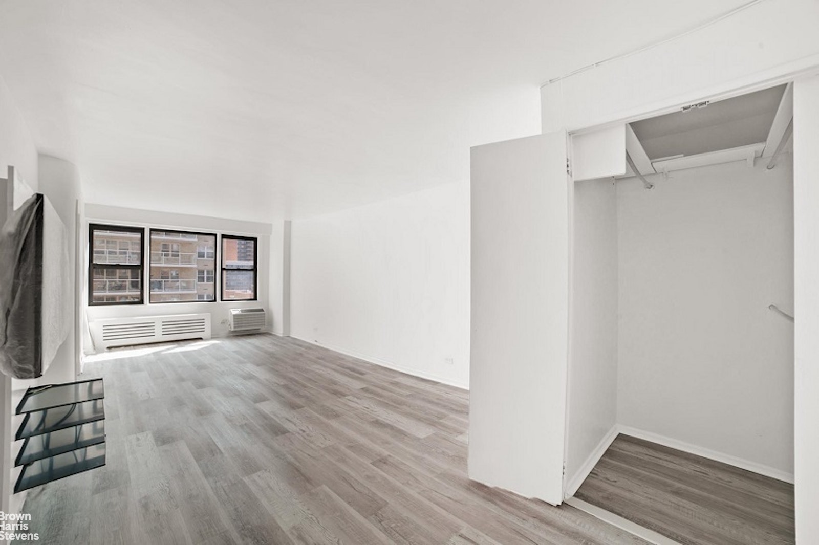 Photo 1 of 245 East 24th Street 9F, Gramercy Park, NYC, $3,250, Web #: 22652931