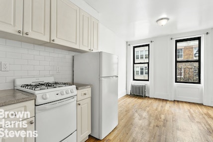 223 East 21st Street 5F, Gramercy Park, NYC - 1 Bedrooms  
1 Bathrooms  
4 Rooms - 