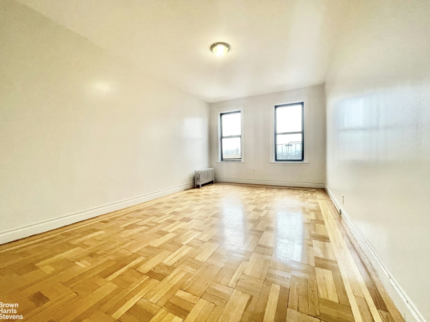 Photo 1 of 2105 Burr Avenue 6K, Pelham Bay, New York, $1,675, Web #: 22823158