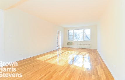 Rental Property at 3050 Fairfield Avenue 5L, Spuyten Duyvil, New York - Bedrooms: 2 
Bathrooms: 1 
Rooms: 4  - $2,800 MO.