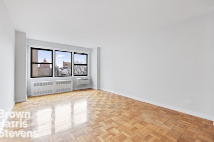 Rental Property at 200 East 15th Street 8B, Gramercy Park, NYC - Bathrooms: 1 
Rooms: 2  - $3,500 MO.