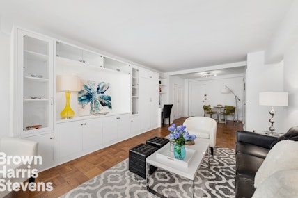 Property for Sale at 305 East 72nd Street 3Fs, Upper East Side, NYC - Bedrooms: 1 
Bathrooms: 1 
Rooms: 3  - $649,000