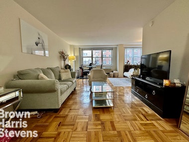 201 East 19th Street 7J, Gramercy Park, NYC - 1 Bathrooms  2.5 Rooms - 