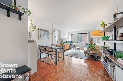Property for Sale at 201 West 21st Street 9C, Chelsea, NYC - Bedrooms: 1 
Bathrooms: 1 
Rooms: 2.5 - $585,000