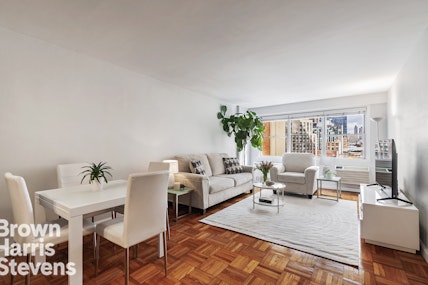 Property for Sale at 430 West 34th Street 5D, Midtown West, NYC - Bedrooms: 1 
Bathrooms: 1 
Rooms: 3  - $750,000