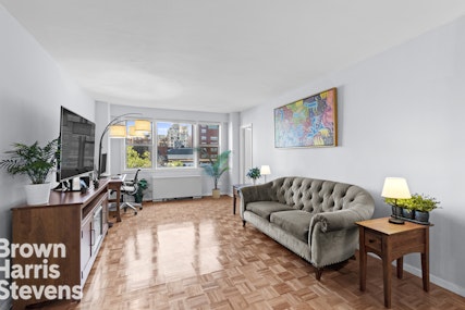 Property for Sale at 525 East 82nd Street 11F, Upper East Side, NYC - Bedrooms: 2 
Bathrooms: 1 
Rooms: 4  - $725,000