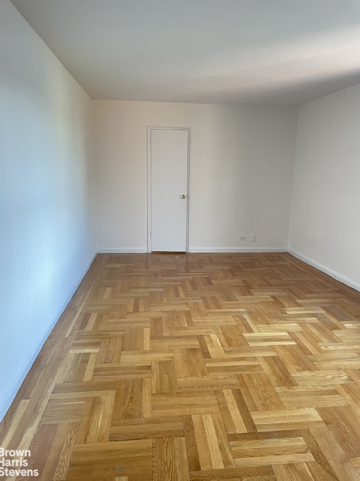 Photo 1 of 2980 Briggs Avenue 6E, Bedford Park, New York, $2,100, Web #: 22915315