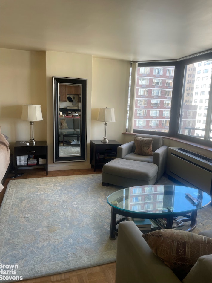 Photo 1 of 1991 Broadway 12C, Upper West Side, NYC, $3,350, Web #: 22931872