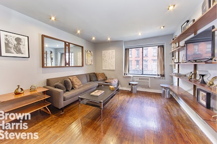 160 East 26th Street 2D, Gramercy Park, NYC - 1 Bedrooms  
1 Bathrooms  
3 Rooms - 
