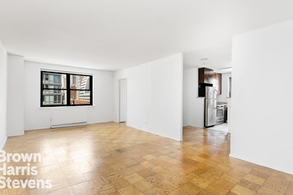 Property for Sale at 200 East 24th Street 1106, Gramercy Park, NYC - Bedrooms: 2 
Bathrooms: 1.5 
Rooms: 4.5 - $899,000