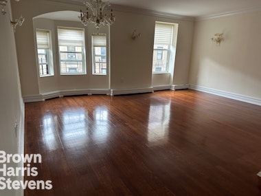317 West 95th Street 6E, Upper West Side, NYC - 2 Bedrooms  
2 Bathrooms  
5 Rooms - 