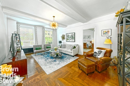 677 West End Avenue 3A, Upper West Side, NYC - 2 Bedrooms  
1 Bathrooms  
4.5 Rooms - 
