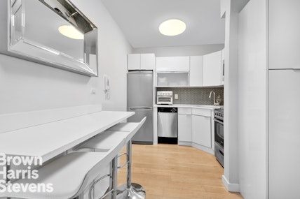 Rental Property at 300 East 40th Street 17A, Murray Hill, NYC - Bathrooms: 1 
Rooms: 2.5 - $4,000 MO.