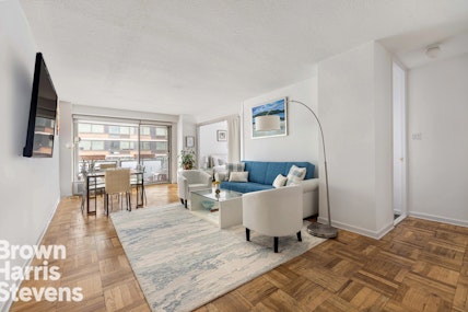 300 East 40th Street 16K, Murray Hill, NYC - 2 Bedrooms  
2 Bathrooms  
4 Rooms - 