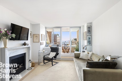 200 Rector Place 10F, Battery Park City, NYC - 1 Bedrooms  
1 Bathrooms  
3 Rooms - 