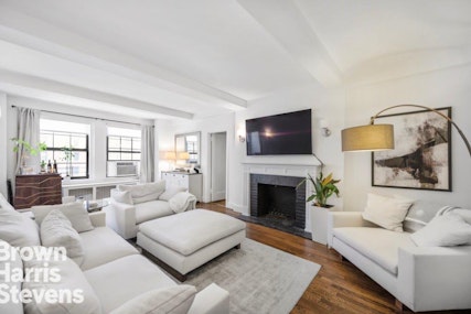15 Park Avenue 13A, Midtown East, NYC - 2 Bedrooms  
1 Bathrooms  
4 Rooms - 