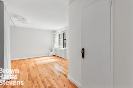 Rental Property at 1420 York Avenue 2D, Upper East Side, NYC - Bathrooms: 1 
Rooms: 2  - $2,900 MO.