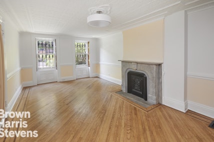 439 8th Street 1, Park Slope, Brooklyn, NY - 2 Bedrooms  
1 Bathrooms  
5 Rooms - 