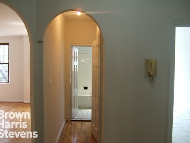 Remsen Street, Brooklyn Heights, Brooklyn, NY - 1 Bathrooms  
2 Rooms - 