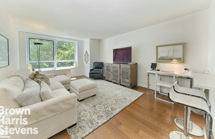 Rental Property at 200 East 94th Street 219, Upper East Side, NYC - Bedrooms: 1 
Bathrooms: 1 
Rooms: 3  - $4,500 MO.
