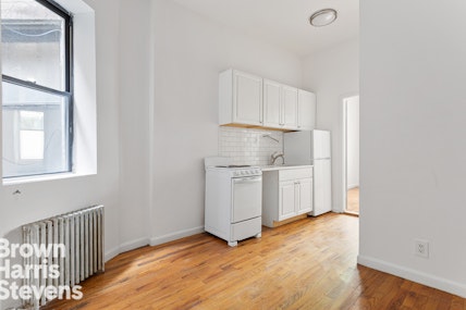Rental Property at 630 East 9th Street 1, East Village, NYC - Bedrooms: 2 
Bathrooms: 1 
Rooms: 3  - $3,450 MO.