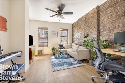 438 West 49th Street 5C, Midtown West, NYC - 1 Bedrooms  
1 Bathrooms  
3 Rooms - 