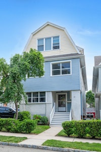 Rental Property at 81 Montague Place 2, Montclair, New Jersey - Bedrooms: 3 
Bathrooms: 1 
Rooms: 7  - $3,500 MO.