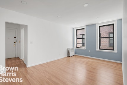 Property for Sale at 825 Walton Avenue, Concourse, New York - Bedrooms: 1 
Bathrooms: 1 
Rooms: 3.5 - $249,000