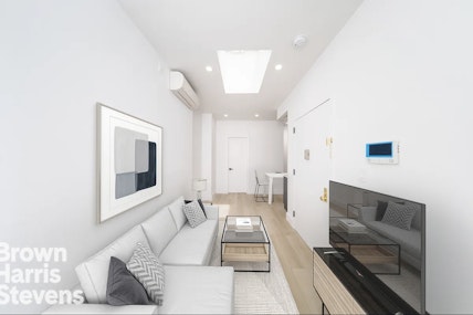 Rental Property at 169 Montrose Avenue 3R, Williamsburg, Brooklyn, NY - Bedrooms: 2 
Bathrooms: 1 
Rooms: 3  - $4,595 MO.