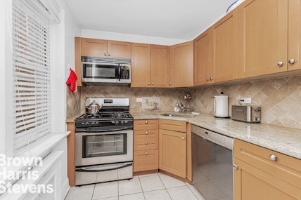 Property for Sale at 143 Bennett Avenue 4N, Upper Manhattan, NYC - Bedrooms: 1 
Bathrooms: 1 
Rooms: 3  - $425,000