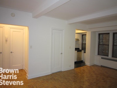 Rental Property at Cranberry Street, Brooklyn Heights, Brooklyn, NY - Bathrooms: 1 
Rooms: 2  - $2,850 MO.