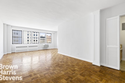 200 East 15th Street 14E, Gramercy Park, NYC - 1 Bathrooms  
2.5 Rooms - 