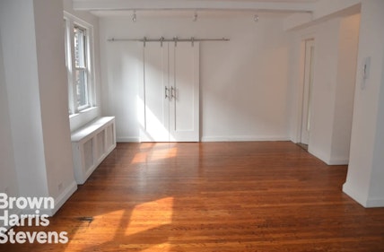 Rental Property at 304 East 41st Street, Midtown East, NYC - Bathrooms: 1 
Rooms: 1  - $2,900 MO.
