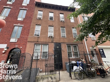 Property for Sale at 561 Sixth Avenue, South Slope, Brooklyn, NY - Bedrooms: 12 
Bathrooms: 6 
Rooms: 12  - $1,800,000