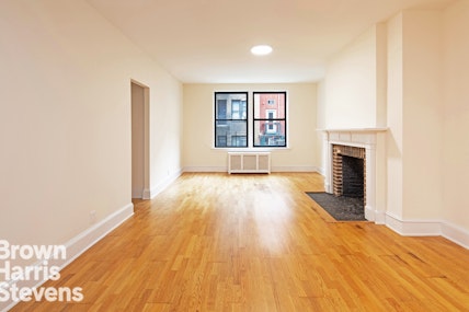 Rental Property at 251 West 71st Street 2D, Upper West Side, NYC - Bedrooms: 2 
Bathrooms: 1 
Rooms: 5  - $4,900 MO.