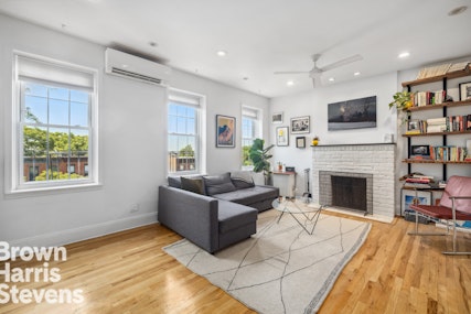 7 4th Place, Carroll Gardens, Brooklyn, NY - 2 Bedrooms  
1.5 Bathrooms  
5 Rooms - 