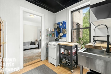 Rental Property at 411 West 44th Street 25, Midtown West, NYC - Bedrooms: 2 
Bathrooms: 1 
Rooms: 4  - $3,250 MO.