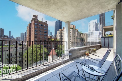 333 East 69th Street 11E, Upper East Side, NYC - 2 Bedrooms  
2 Bathrooms  
5 Rooms - 