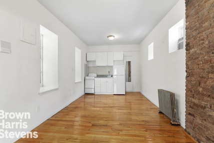 Rental Property at 412 East 9th Street 18, East Village, NYC - Bedrooms: 1 
Bathrooms: 1 
Rooms: 3  - $3,495 MO.