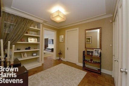 300 East 40th Street 16T, Murray Hill, NYC - 2 Bedrooms  
1.5 Bathrooms  
4 Rooms - 