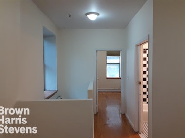 713 East 9th Street 1C, East Village, NYC - 2 Bedrooms  
1.5 Bathrooms  
4 Rooms - 