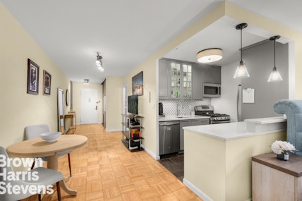 330 Third Avenue 17L, Gramercy Park, NYC - 1 Bathrooms  
2.5 Rooms - 