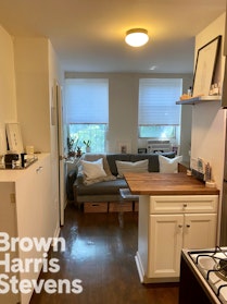 Rental Property at 336 East 6th Street 4Rw, East Village, NYC - Bedrooms: 1 
Bathrooms: 1 
Rooms: 2  - $2,300 MO.