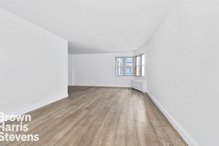 300 East 40th Street 15A, Murray Hill, NYC - 1 Bathrooms  
2.5 Rooms - 