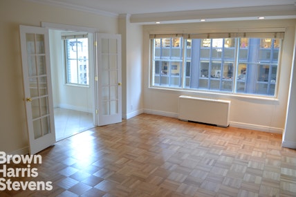 Huge Corner 2 Bedroom, Midtown West, NYC - 2 Bedrooms  
2 Bathrooms  
4.5 Rooms - 