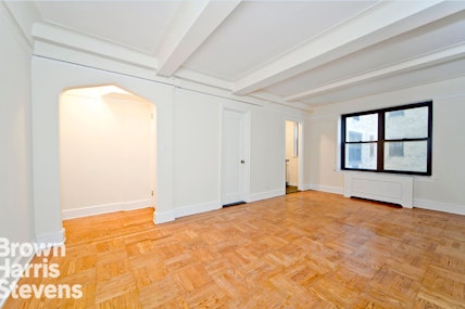 230 Riverside Drive 4M, Upper West Side, NYC - 1 Bathrooms  
2 Rooms - 