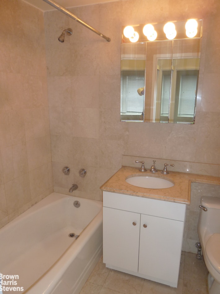 60 West 57th Street, #7K