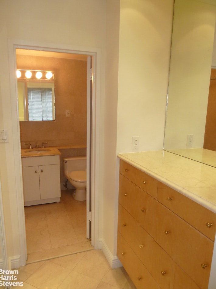 60 West 57th Street, #7K